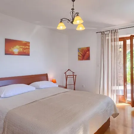 Opatija Holiday home *